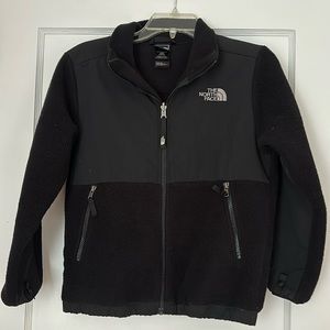 Boys North Face jacket, good condition. Size 10-12.